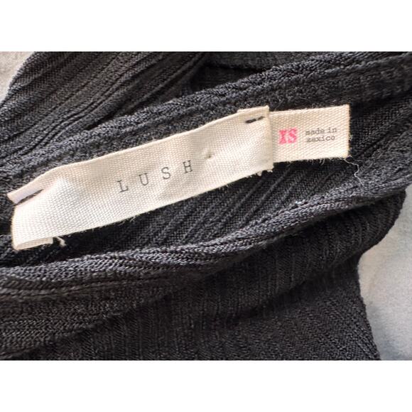 NEW LUSH NORDSTROM Women’s Black Tie Back Cris Cross Textured Tank Top Size XS - Picture 4 of 5